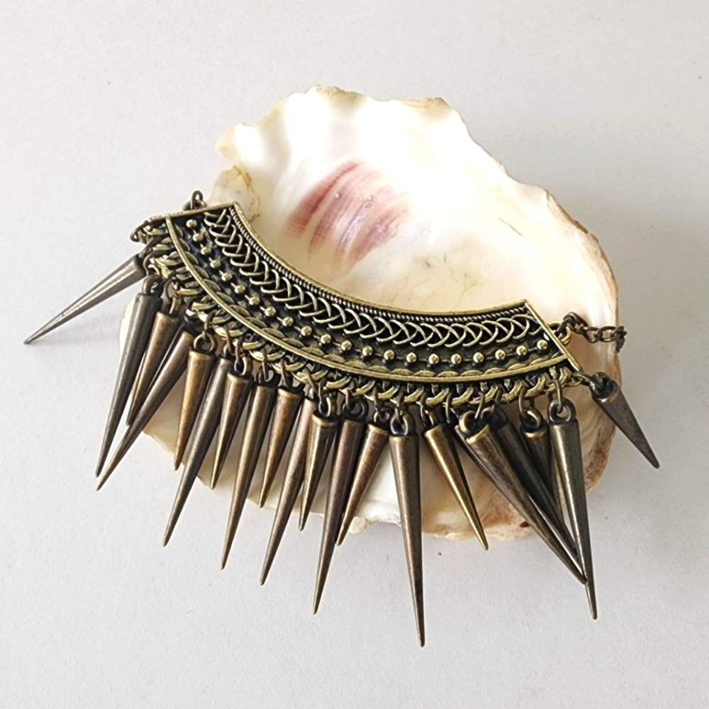 📿 Spiked Statement Necklace